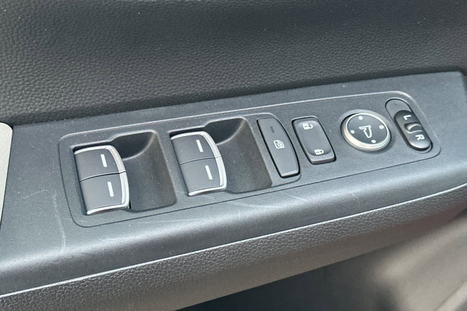 Used 2025 Honda CR-V EX-L image 13