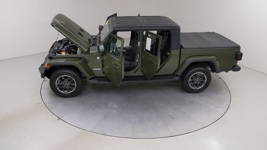 Used 2022 Jeep Gladiator Overland w/ Dual Top Group AWD/4WD image 54