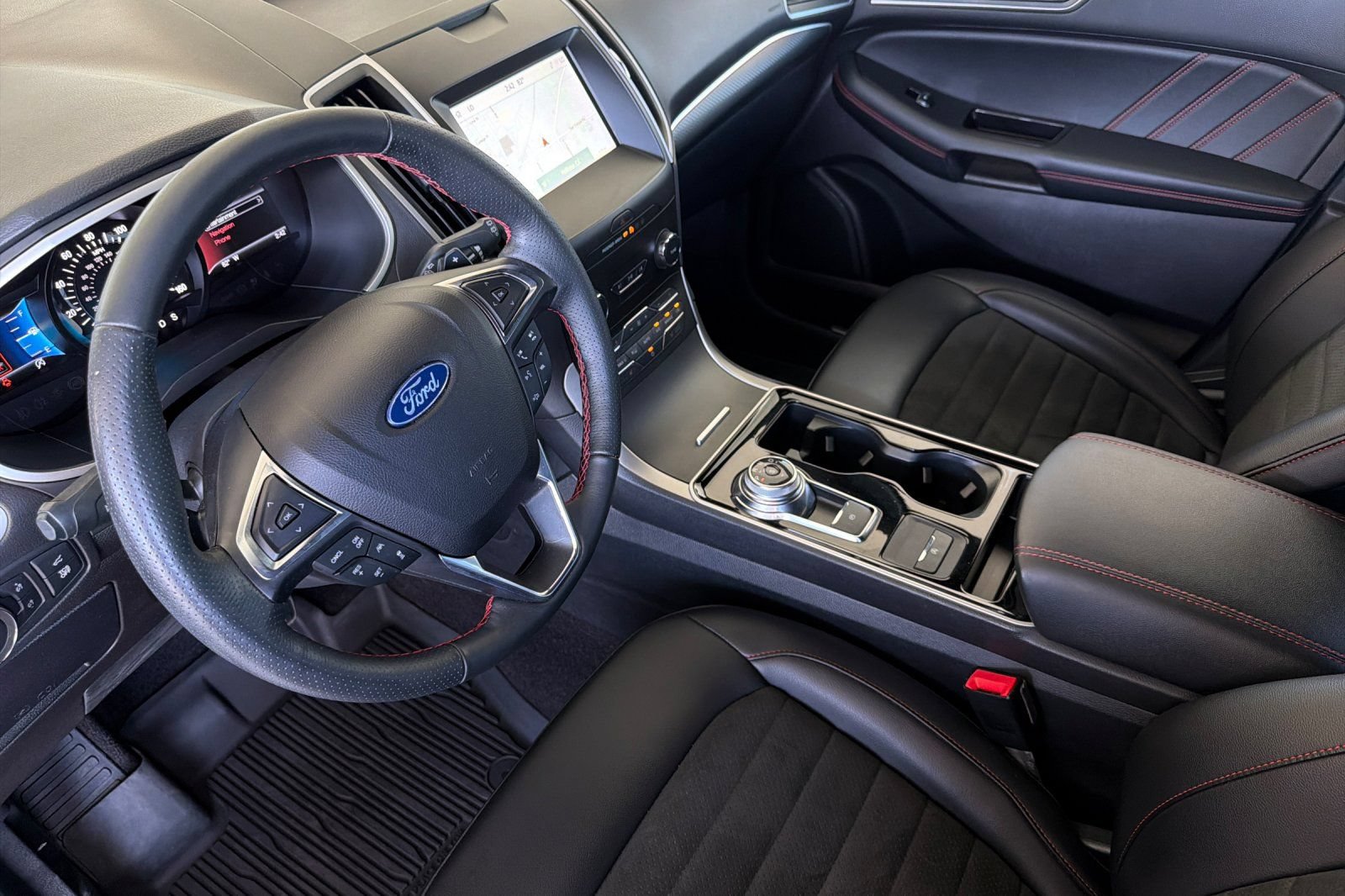 Certified 2020 Ford Edge ST-Line w/ Cold Weather Package AWD/4WD image 10
