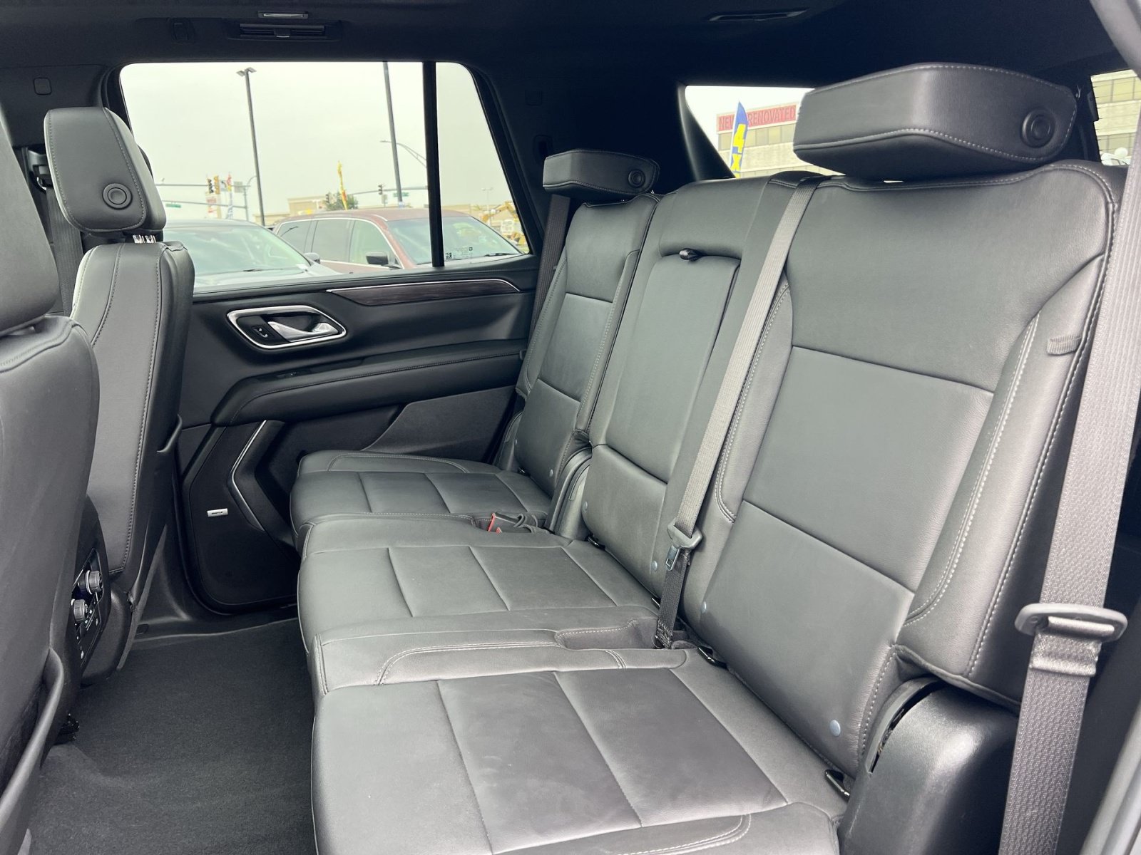Used 2024 Chevrolet Tahoe Z71 w/ Luxury Package AWD/4WD image 25