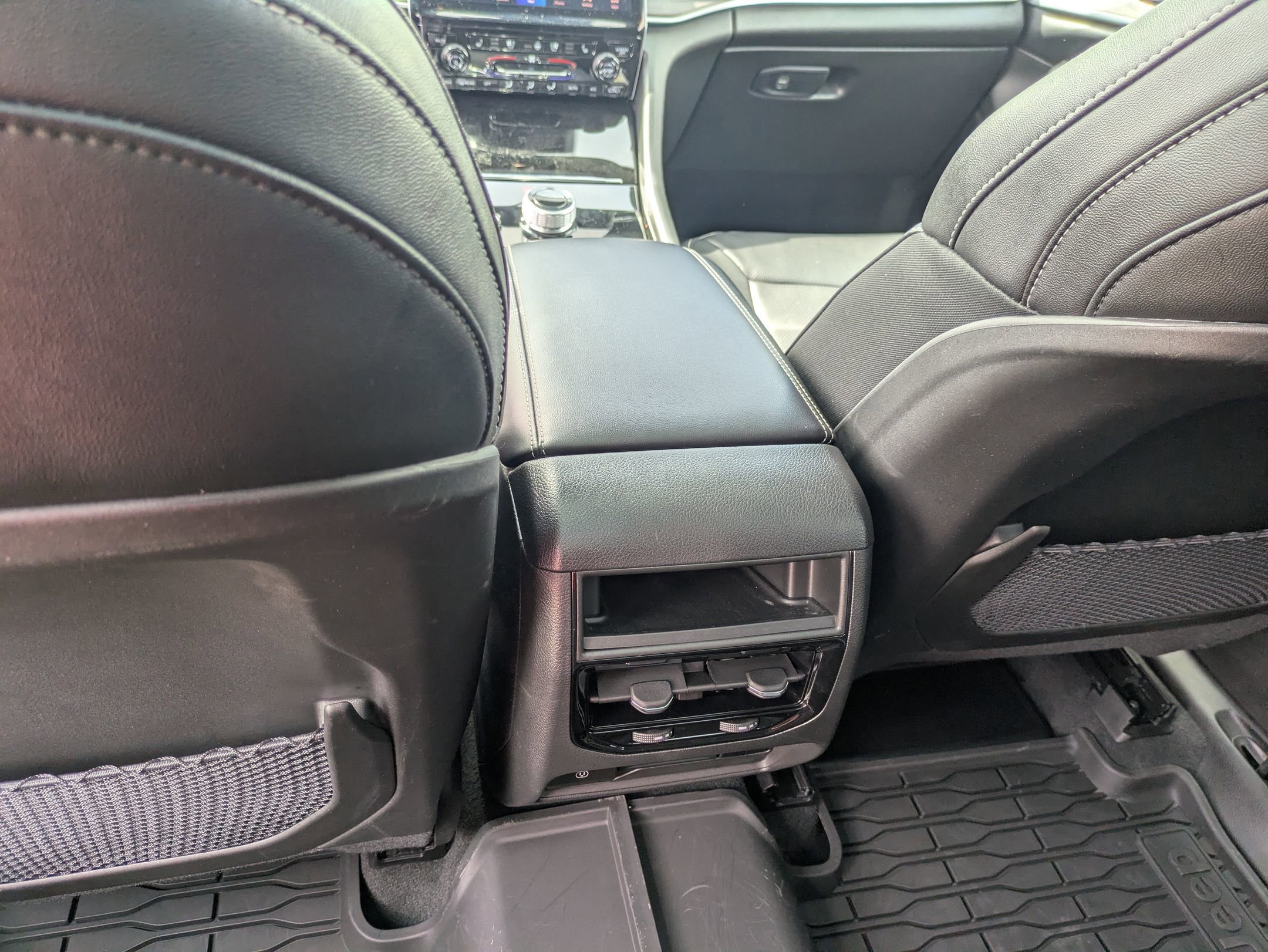 Used 2023 Jeep Grand Cherokee Limited w/ Luxury Tech Group II AWD/4WD image 32