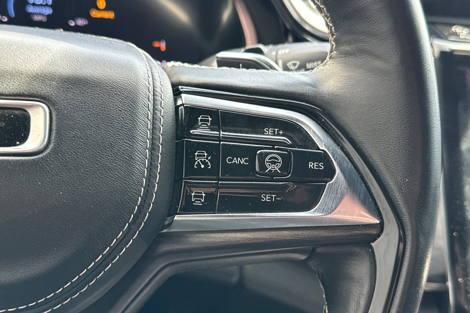 Used 2022 Jeep Grand Cherokee L Overland w/ Advanced Protech Group III image 26