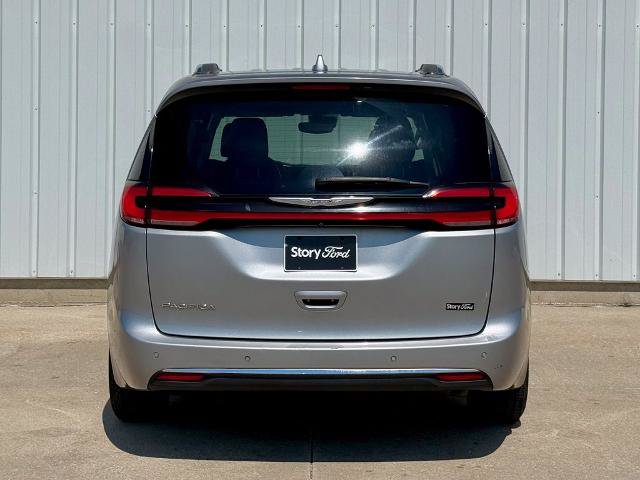 Used 2021 Chrysler Pacifica Touring-L FWD image 5