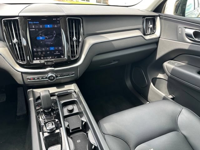 Used 2025 Volvo XC60 B5 Core AWD/4WD image 16