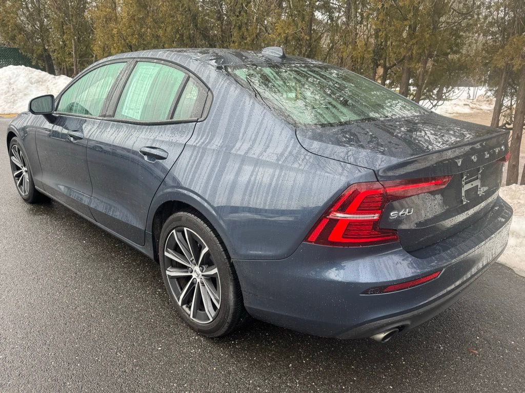 Used 2021 Volvo S60 T5 Momentum image 2
