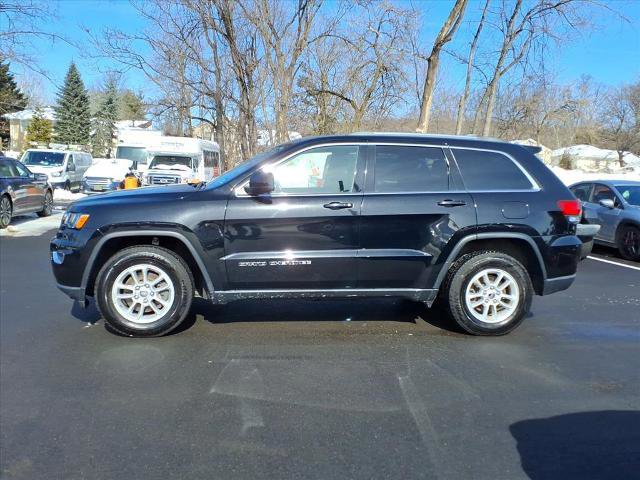 Used 2020 Jeep Grand Cherokee Laredo image 2
