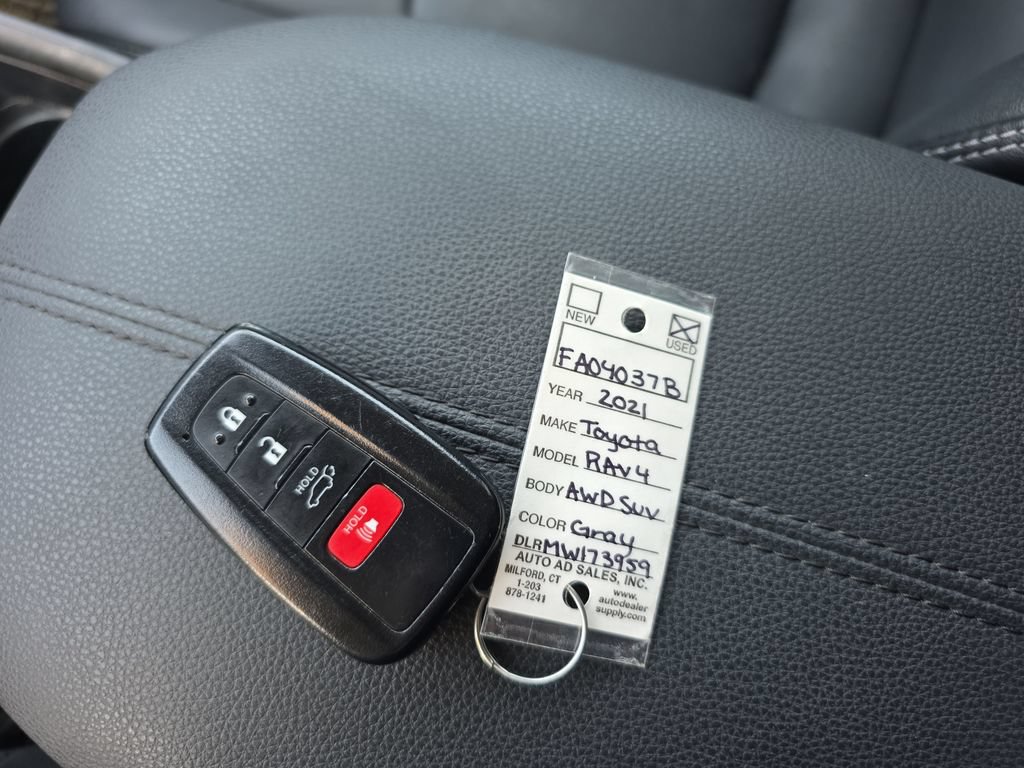 Used 2021 Toyota RAV4 XLE Premium AWD/4WD image 39