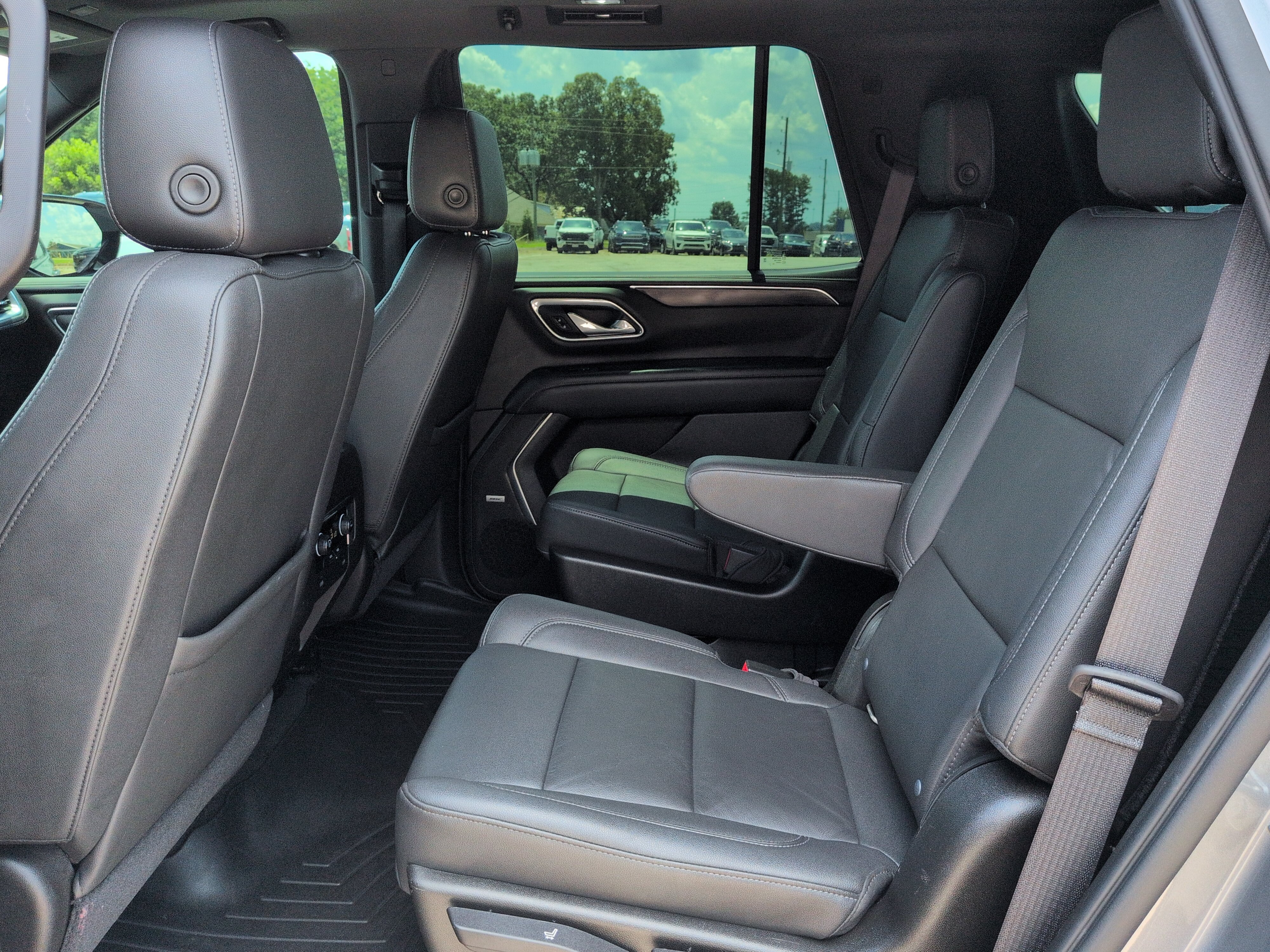 Used 2021 Chevrolet Tahoe Z71 AWD/4WD image 12