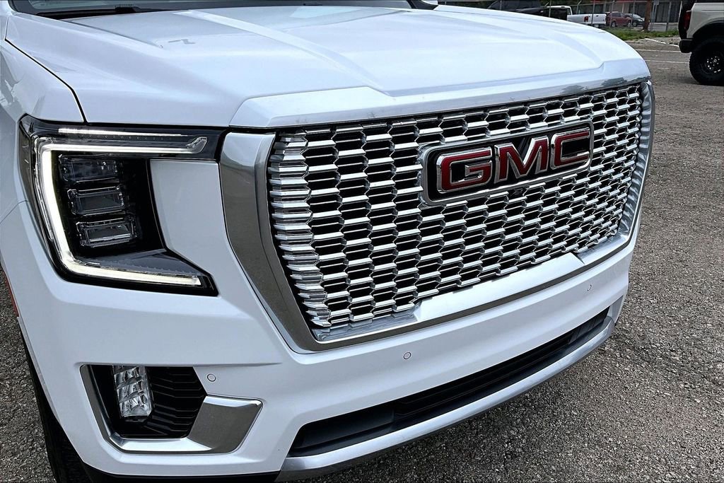 Used 2024 GMC Yukon Denali w/ Advanced Technology Package AWD/4WD image 29