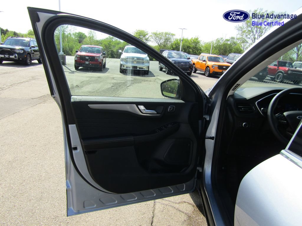 Certified 2022 Ford Escape Titanium FWD image 24