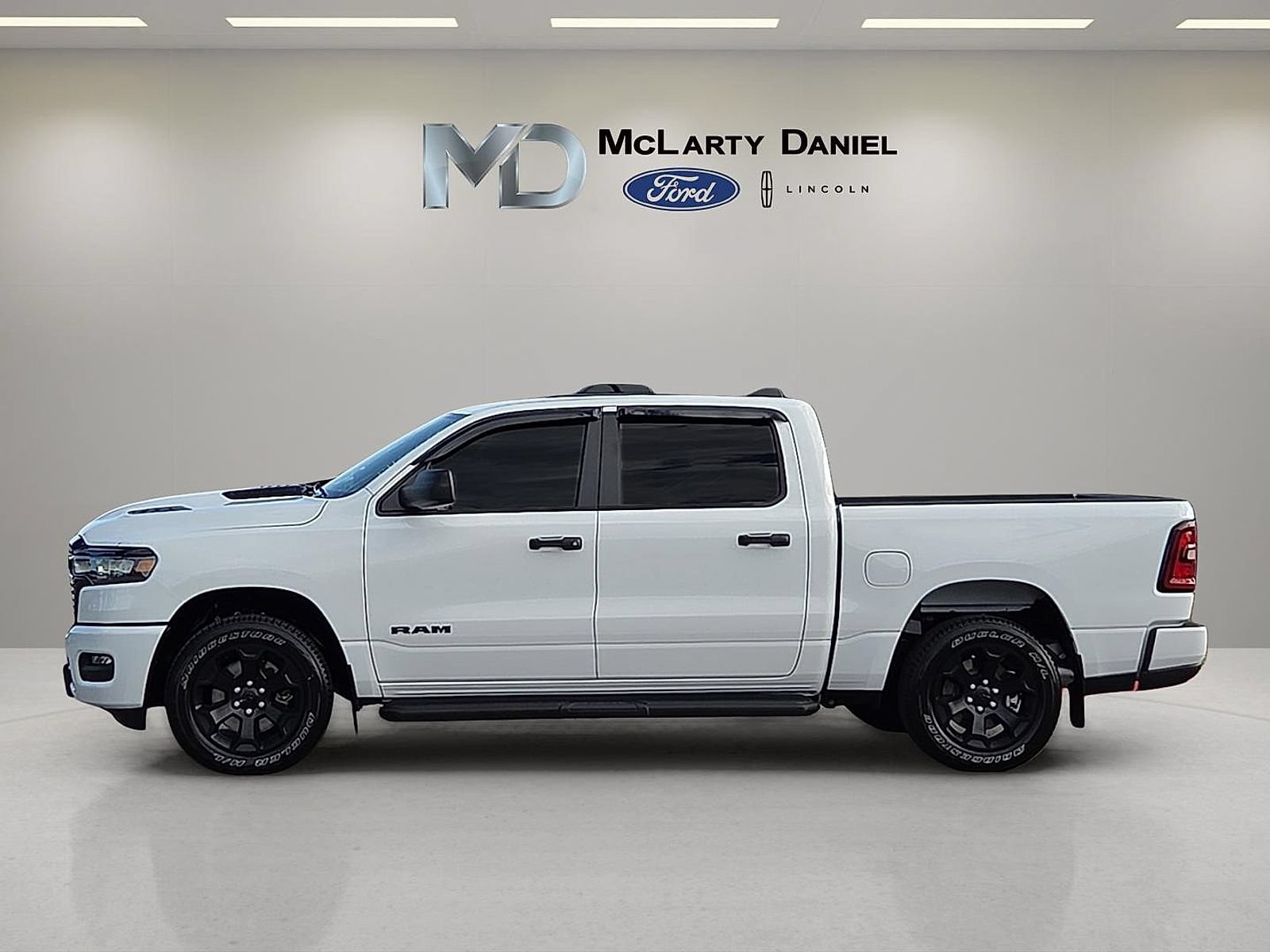 Used 2026 RAM 1500 Express AWD/4WD image 3