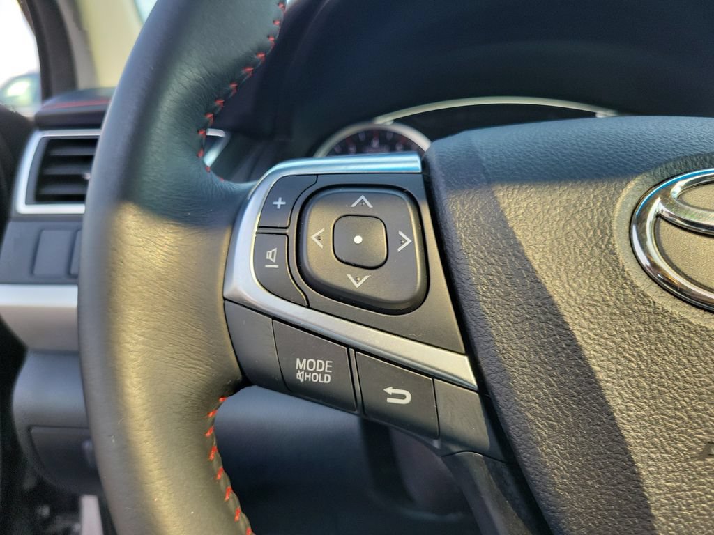Used 2017 Toyota Camry SE w/ Moonroof Package FWD image 24