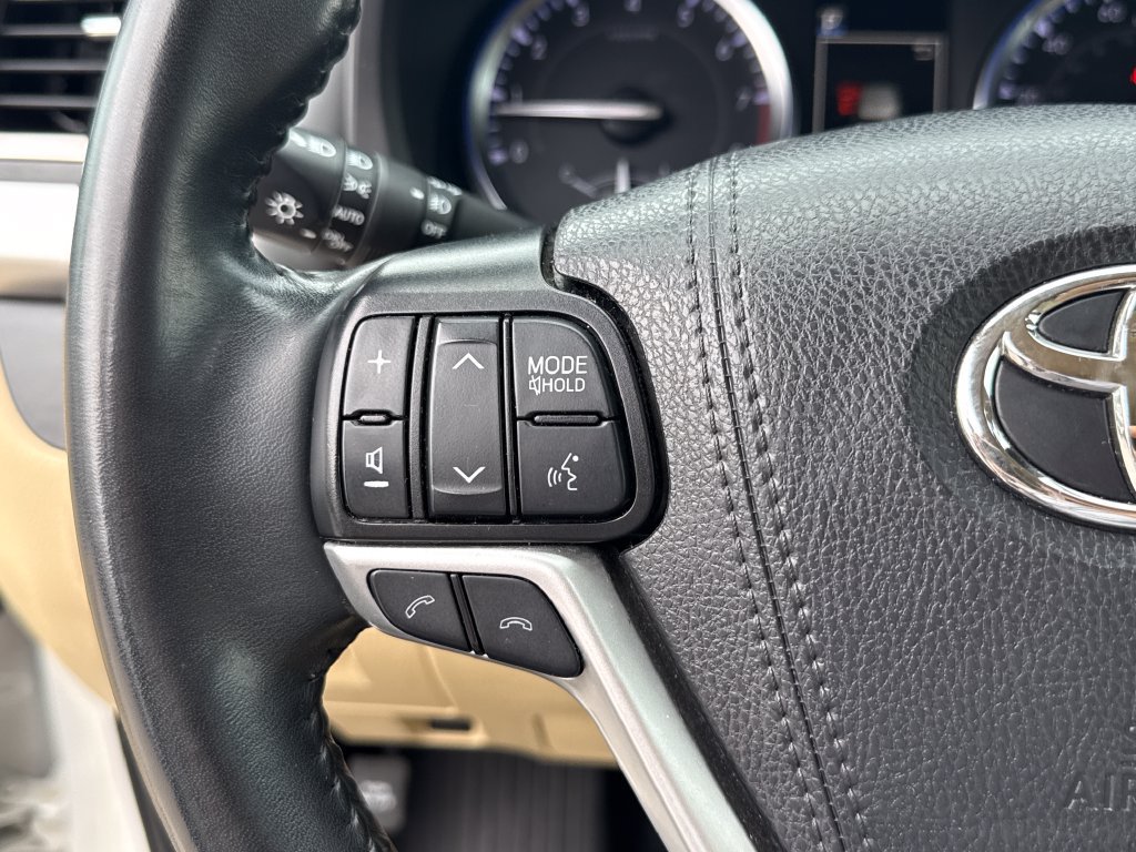 Used 2019 Toyota Highlander Limited AWD/4WD image 18