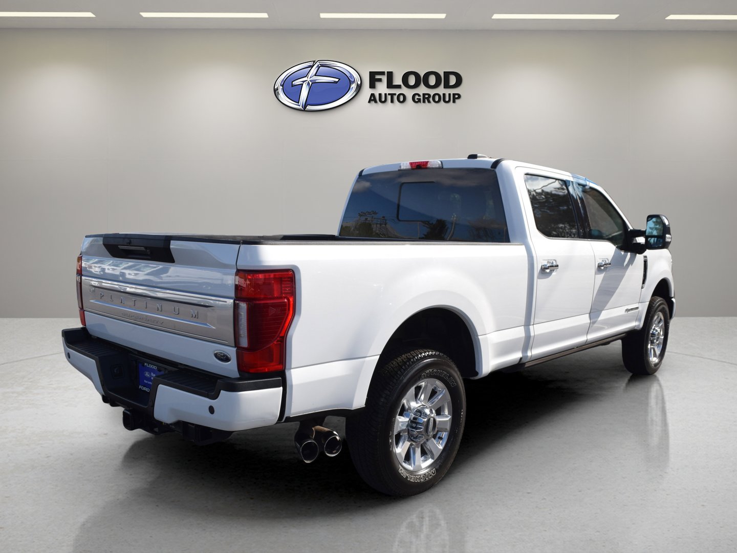 Certified 2022 Ford F350 Platinum w/ FX4 Off-Road Package AWD/4WD image 3