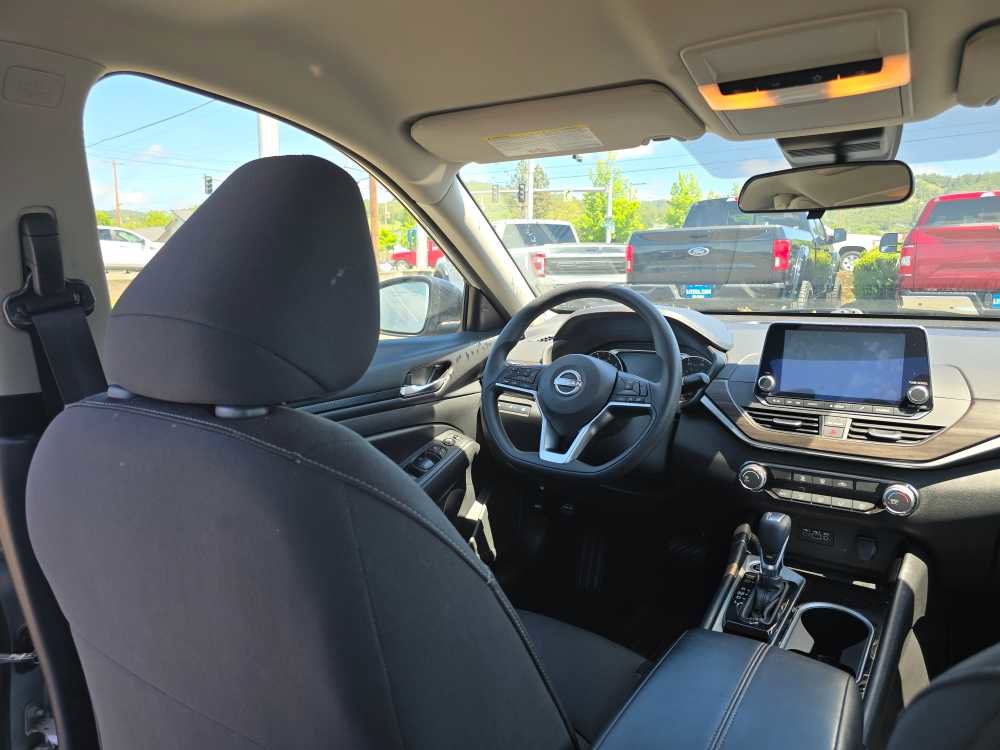 Used 2024 Nissan Altima 2.5 SV FWD image 10