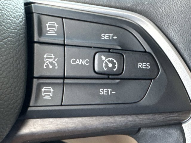 Used 2023 Jeep Grand Cherokee L Limited w/ Luxury Tech Group II RWD image 29