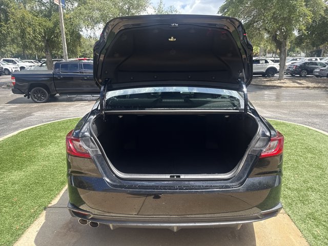 Used 2025 Toyota Camry SE FWD image 4
