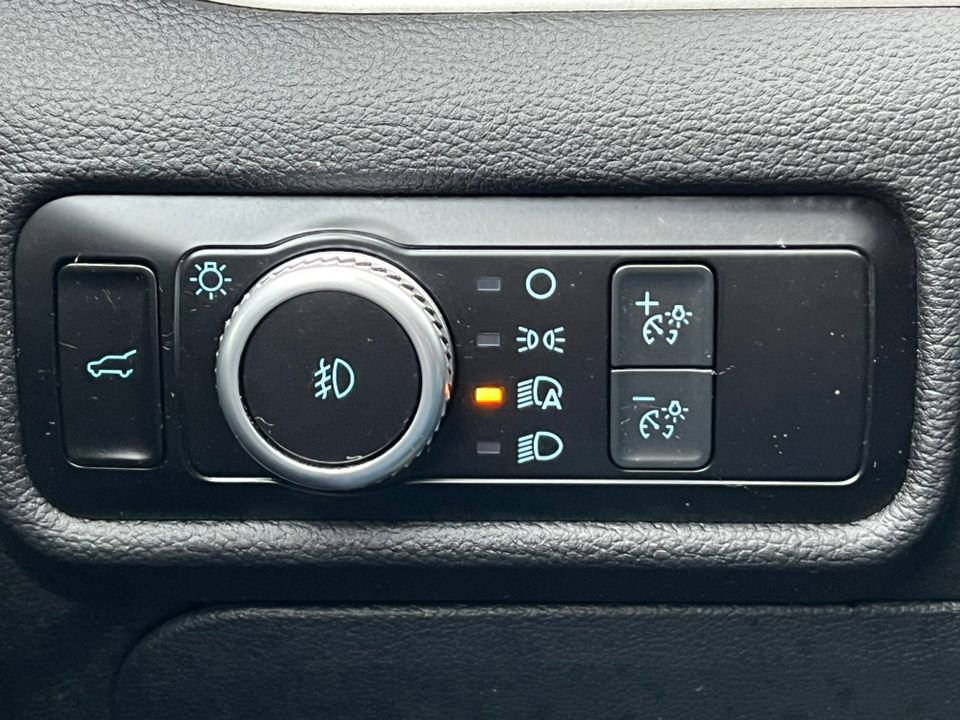 Certified 2022 Ford Explorer XLT w/ Equipment Group 202A image 22