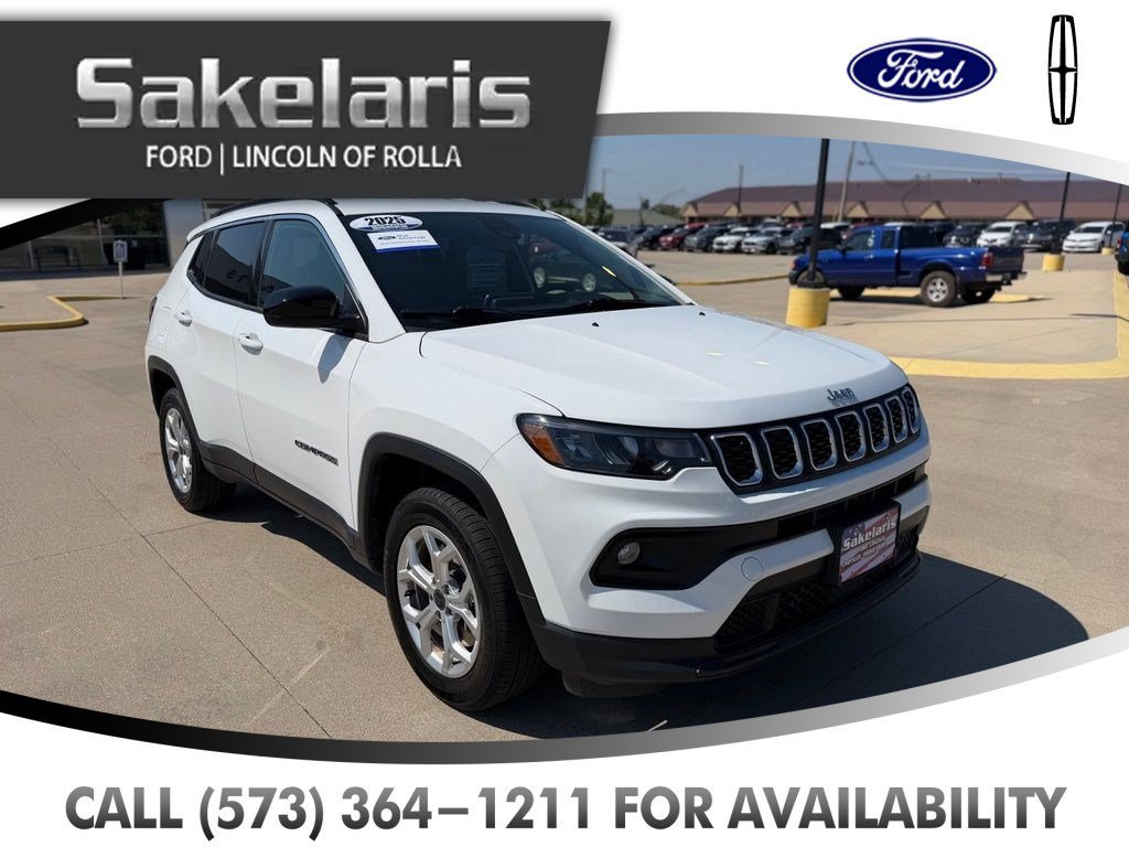 Used 2025 Jeep Compass Latitude AWD/4WD image 3