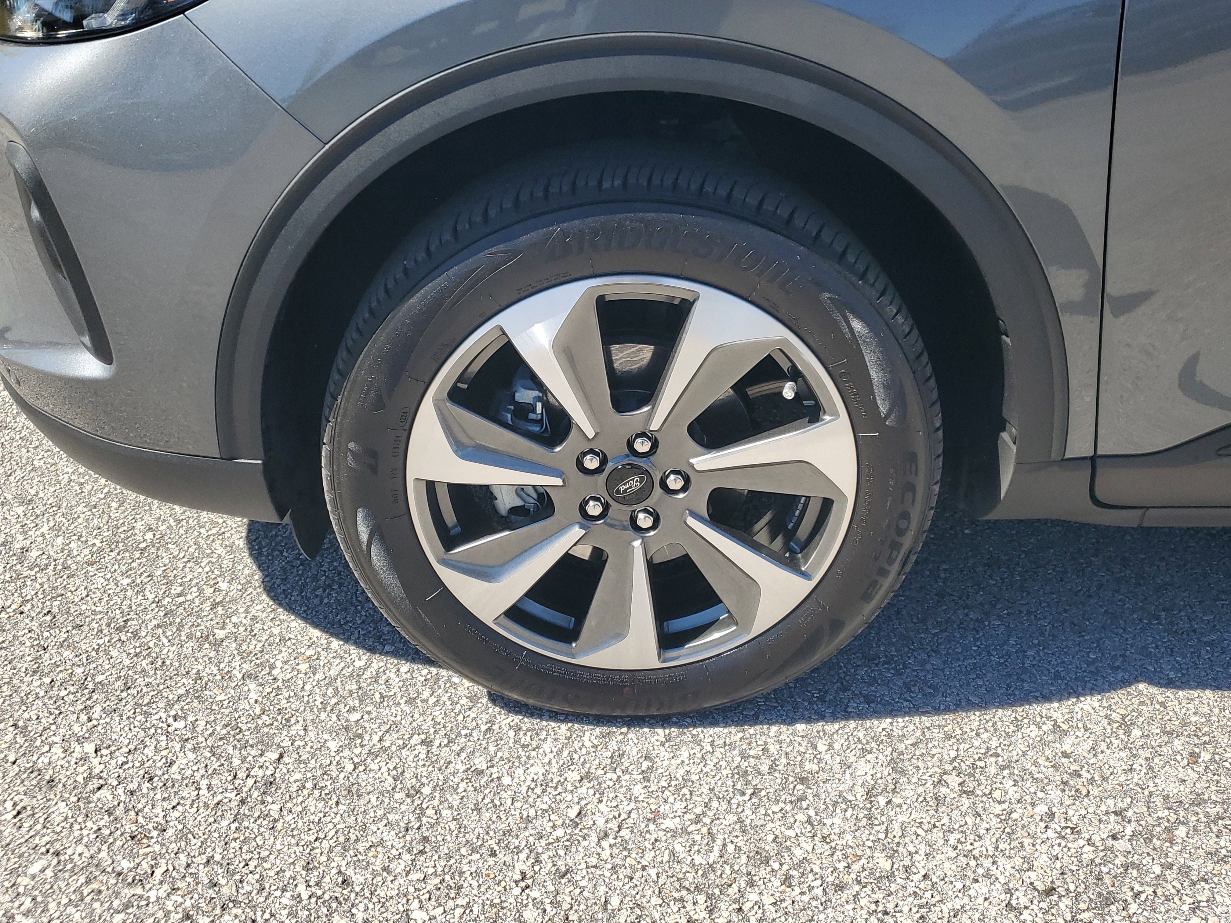 Certified 2025 Ford Escape Platinum w/ Premium Technology Package image 8