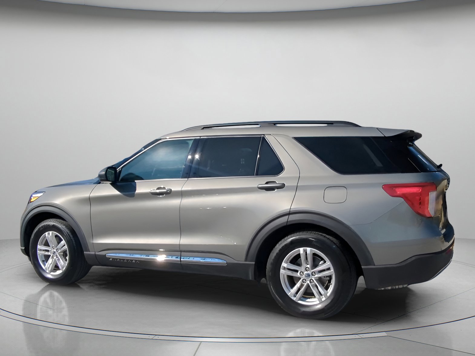 Certified 2020 Ford Explorer XLT w/ Equipment Group 202A image 14