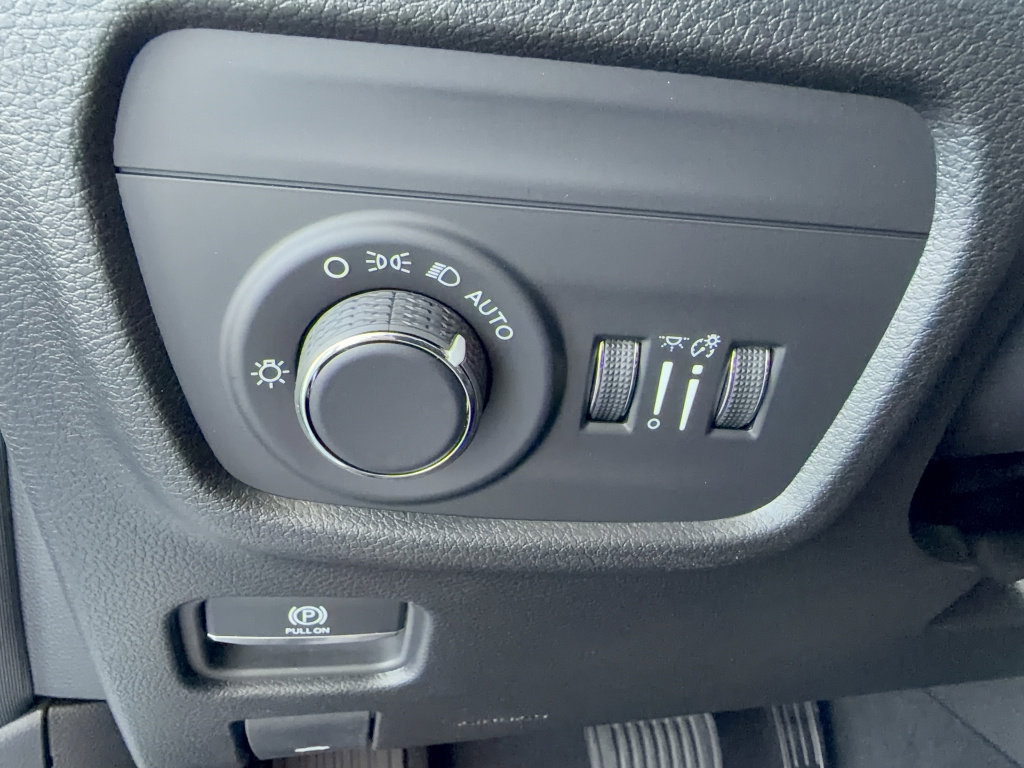 Used 2025 Jeep Grand Cherokee L Laredo image 29