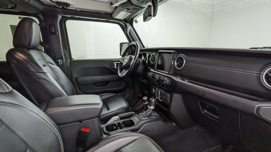Used 2022 Jeep Gladiator Overland w/ Dual Top Group AWD/4WD image 39
