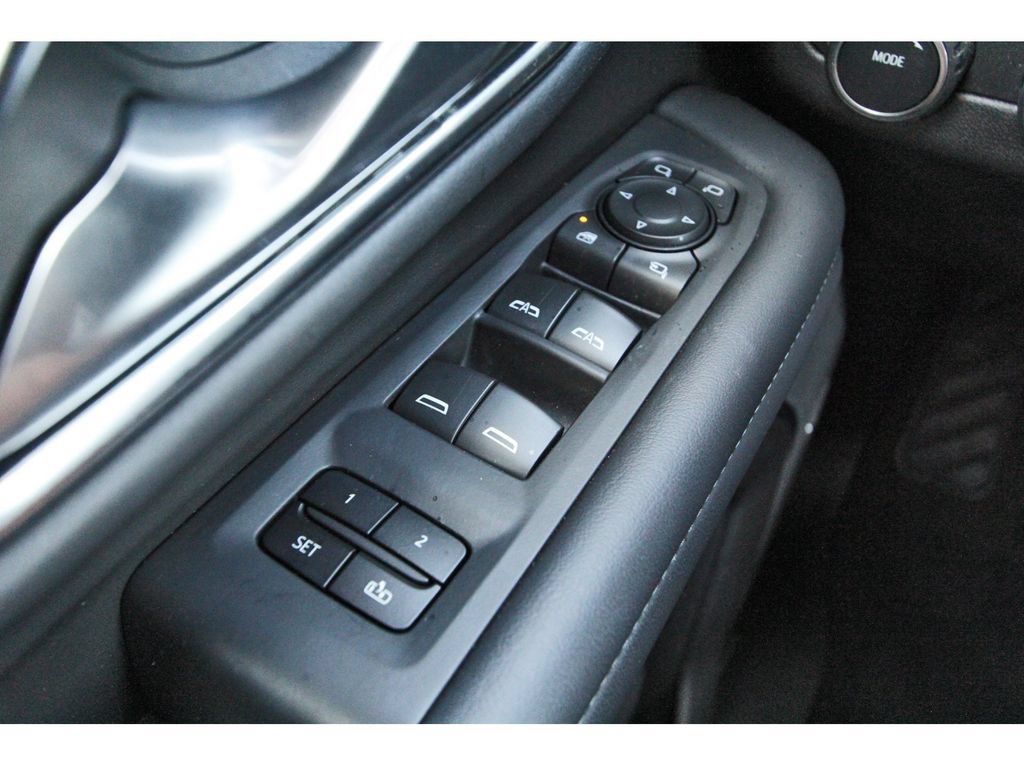 Used 2022 Chevrolet Tahoe Z71 w/ Luxury Package AWD/4WD image 21