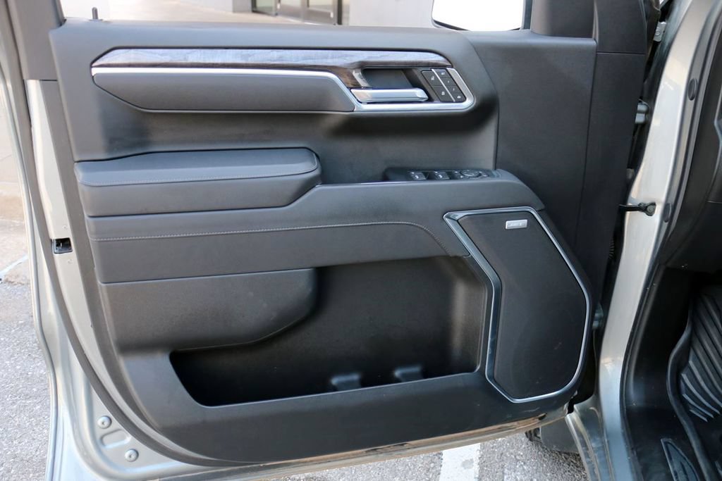 Used 2025 Chevrolet Silverado 1500 LTZ w/ LTZ Premium Package AWD/4WD image 18