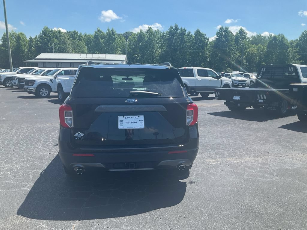 Certified 2024 Ford Explorer XLT w/ Equipment Group 202A RWD image 6