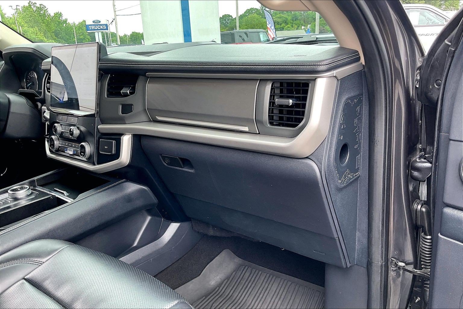 Certified 2024 Ford Expedition XLT RWD image 14