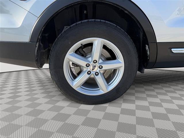 Certified 2017 Ford Explorer XLT w/ Equipment Group 202A AWD/4WD image 24