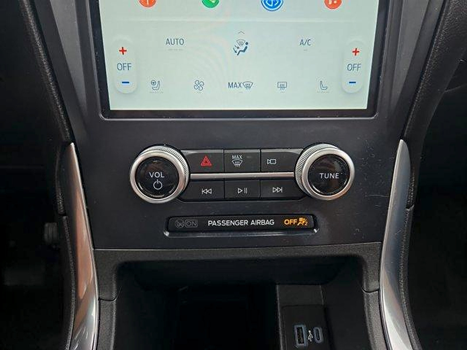 Certified 2024 Ford Edge Titanium w/ Titanium Elite Package AWD/4WD image 20