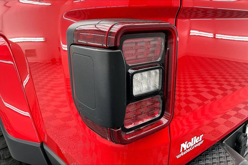 Used 2023 Jeep Gladiator Sport AWD/4WD image 31