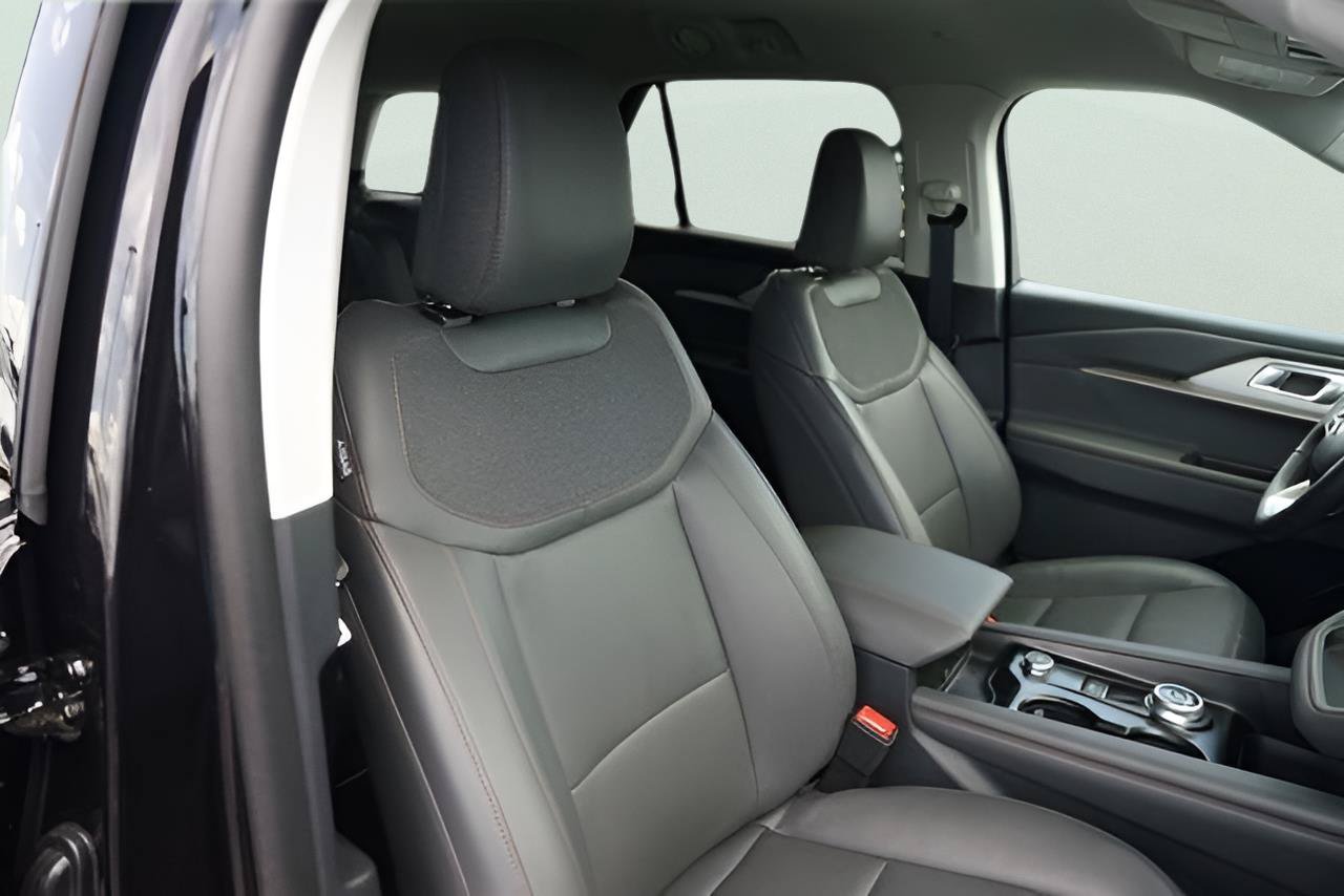 Certified 2026 Ford Explorer Active RWD image 21