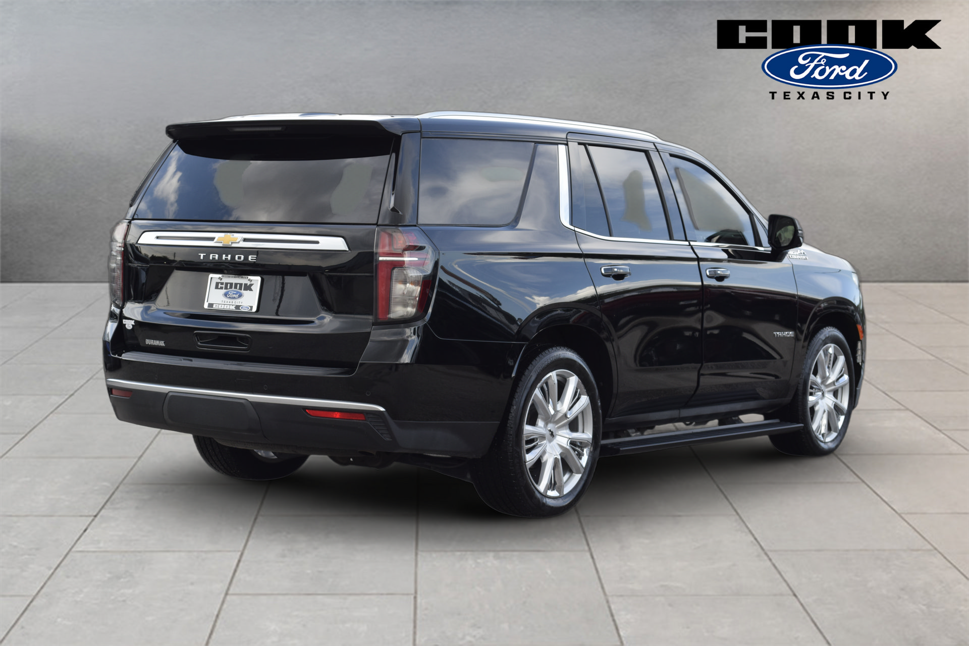 Used 2024 Chevrolet Tahoe High Country w/ Premium Package AWD/4WD image 3