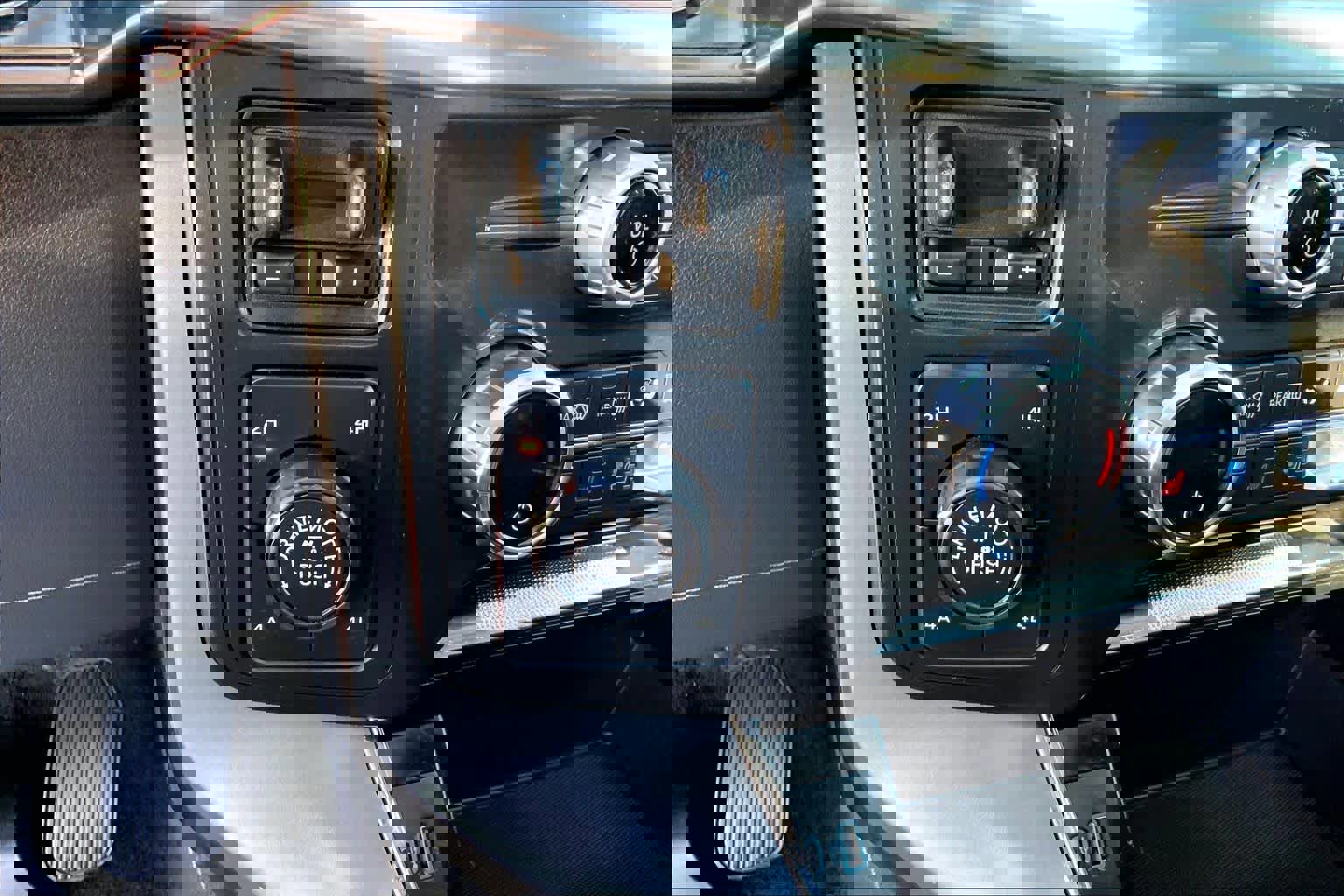 Certified 2021 Ford F150 Lariat w/ Equipment Group 502A High image 31