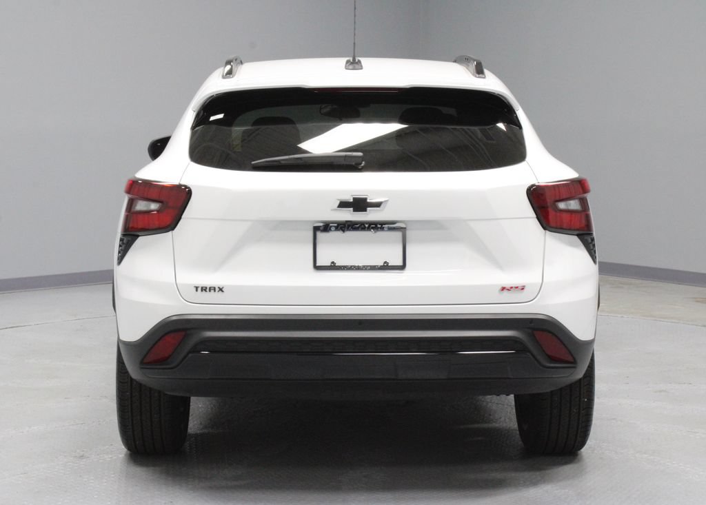 Used 2024 Chevrolet Trax RS w/ Sunroof Package FWD image 9