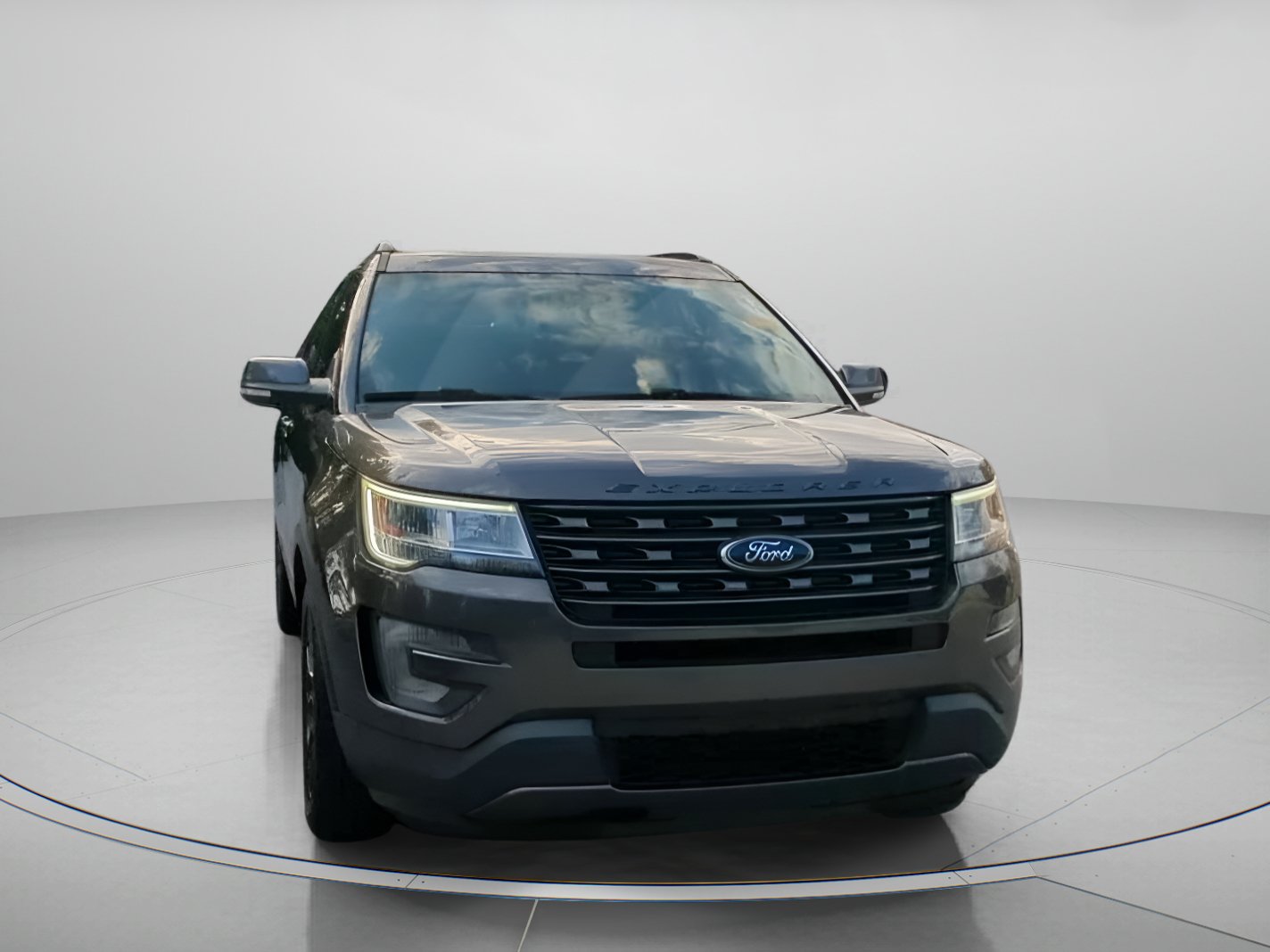 Certified 2017 Ford Explorer XLT w/ Equipment Group 202A FWD image 5
