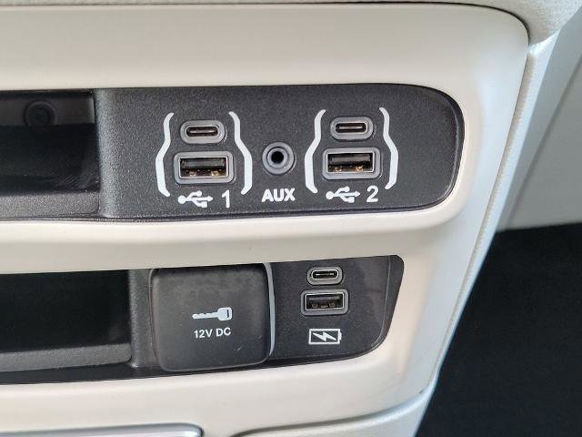 Used 2022 Chrysler Pacifica Touring-L FWD image 21