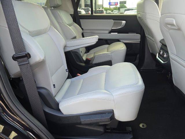 Certified 2025 Ford Expedition Platinum AWD/4WD image 9