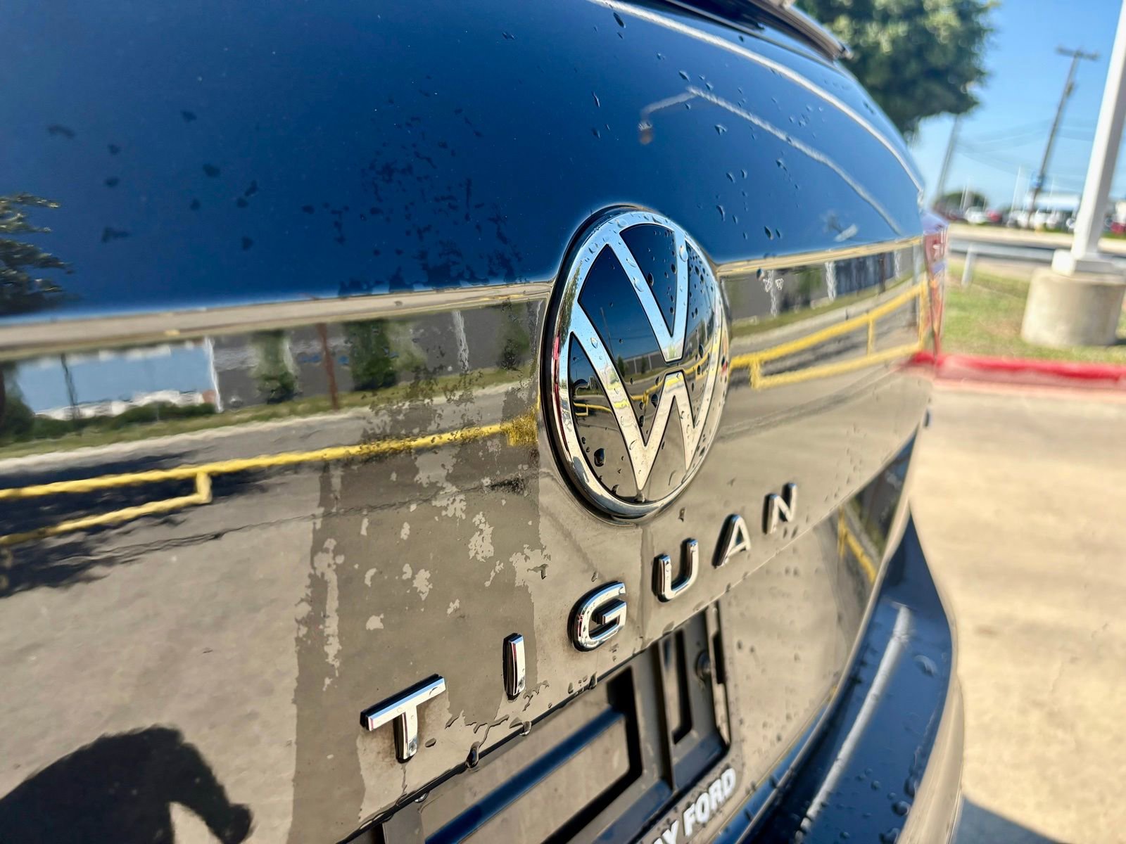 Used 2023 Volkswagen Tiguan SE R-Line AWD/4WD image 5