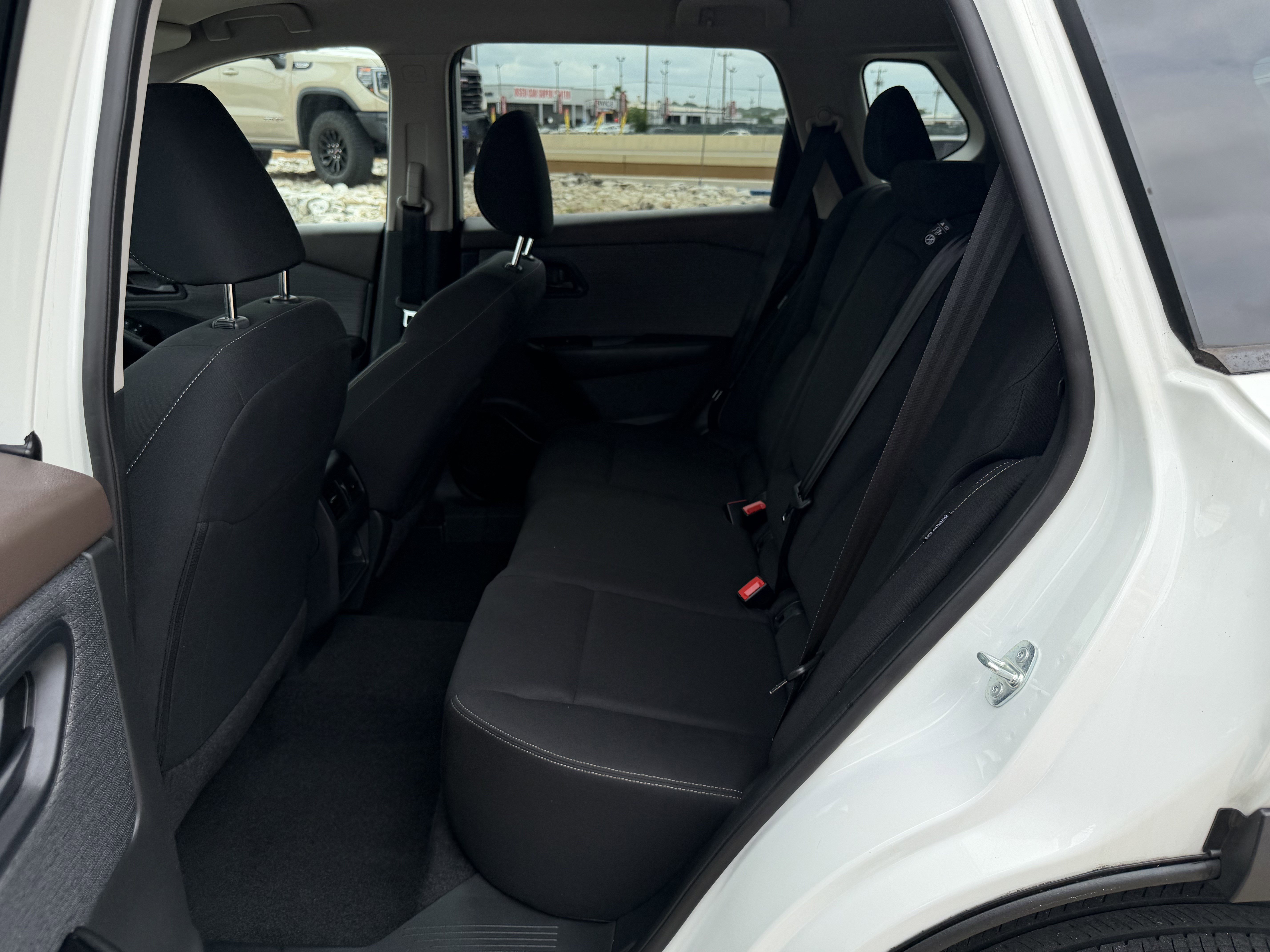 Used 2023 Nissan Rogue S FWD image 10