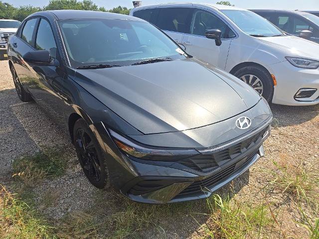 Used 2026 Hyundai Elantra Sport FWD image 4