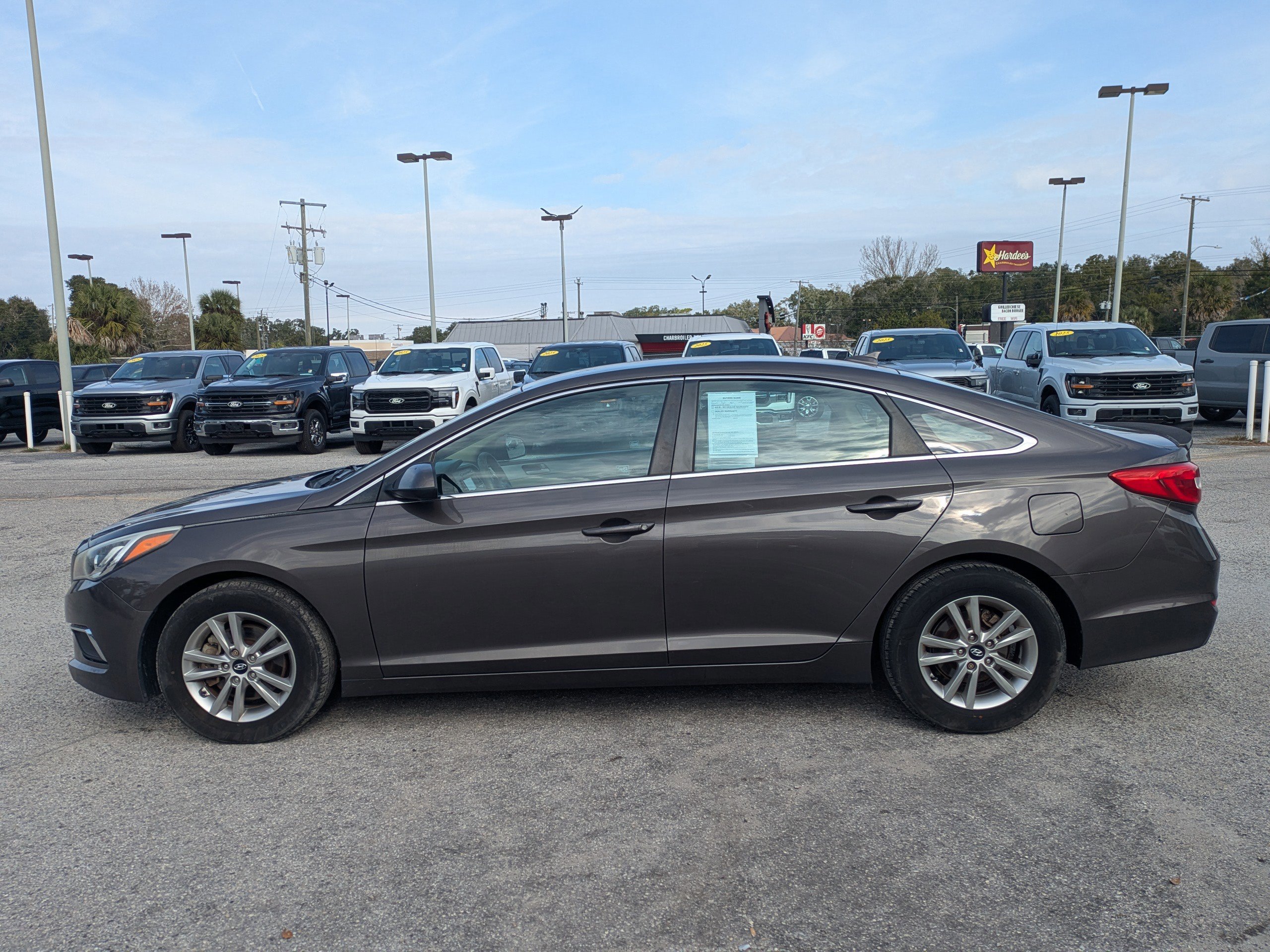 Used 2017 Hyundai Sonata SE image 2