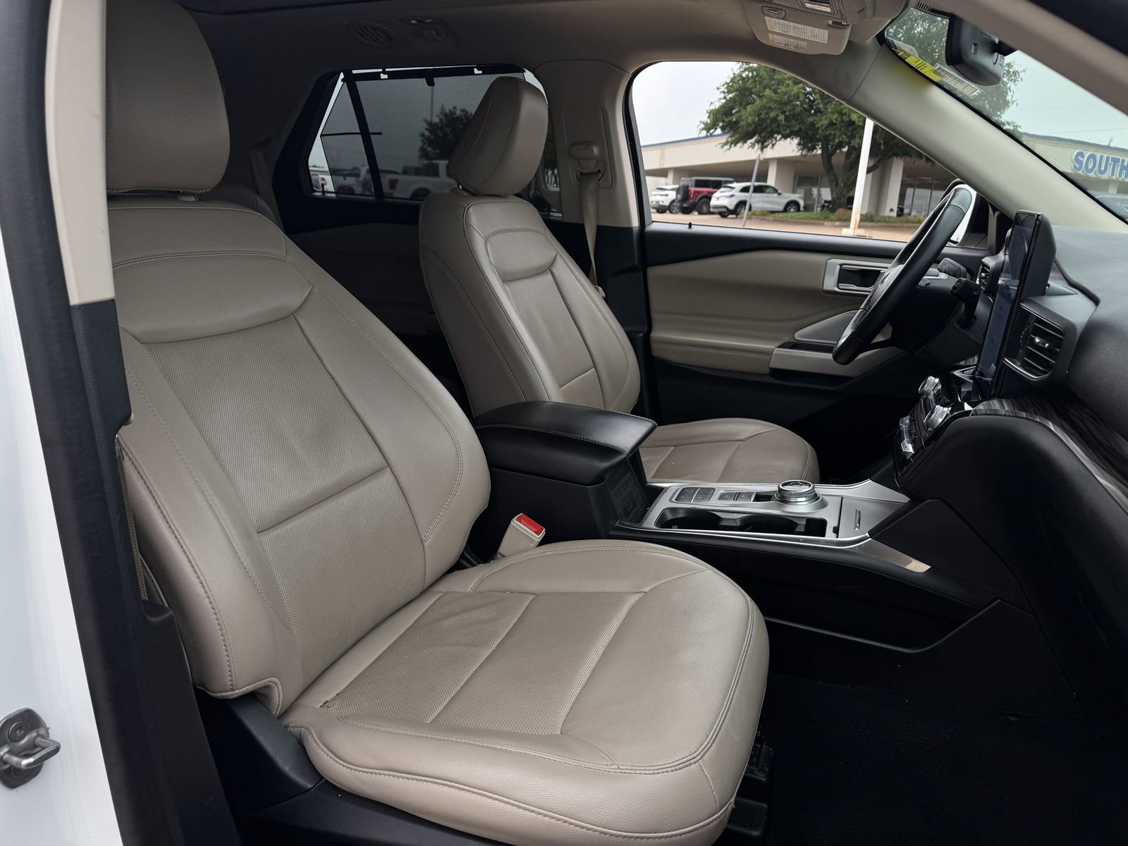 Certified 2022 Ford Explorer Limited w/ Limited Technology Package RWD image 27