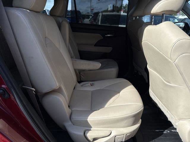 Used 2021 Toyota Highlander XLE image 21
