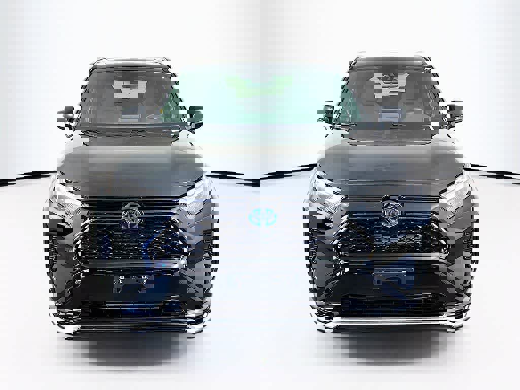 Used 2023 Toyota RAV4 SE w/ Weather & Moonroof Package image 8