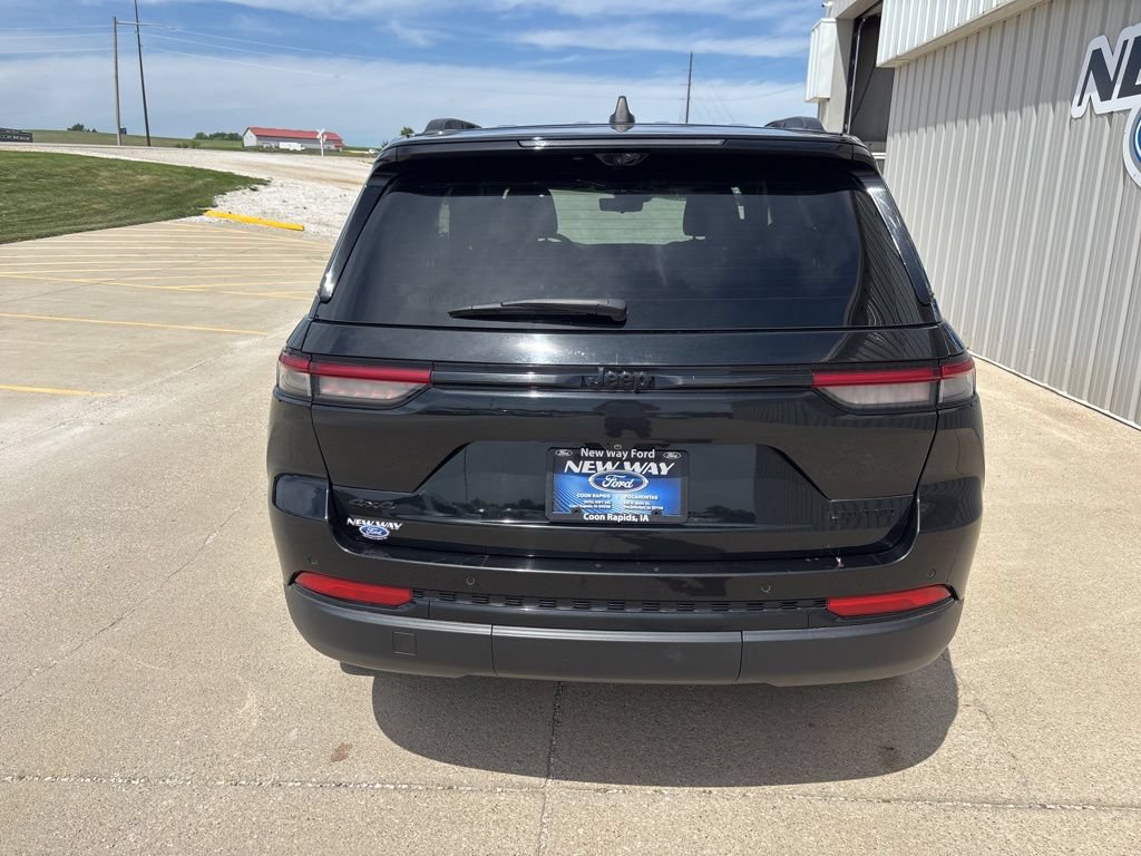 Used 2024 Jeep Grand Cherokee Limited w/ Luxury Tech Group II AWD/4WD image 5