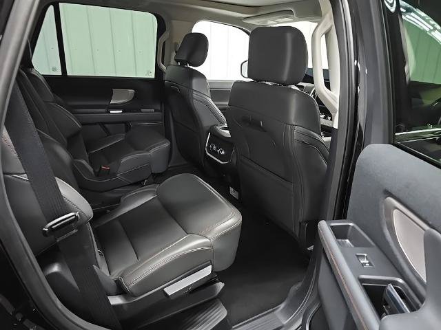 Certified 2025 Ford Expedition Active AWD/4WD image 22